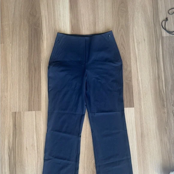 Smooth Fit Pull-On High-Rise Cropped Pant in True Navy Size 6 - Picture 7 of 9